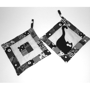 2512 Potholders 05 black white.jpg