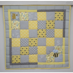 2209 Baby quilt 03 Bee yellow gray.jpg