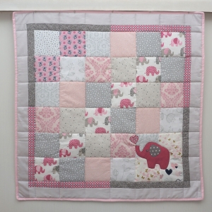 2401 Baby quilt 01 Elephant pink.jpg